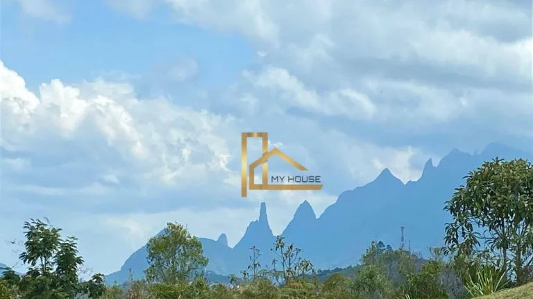 Imagem Casa em com 3 quartos sendo 1 suíte em Condomínio Clube na Região de Albuquerque em Teresópolis-RJ