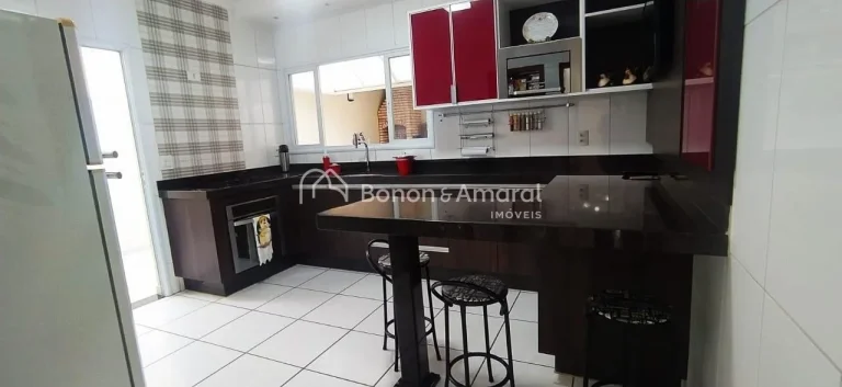 Imagem Linda casa praticamente térrea, localizada em condomínio com fácil acesso às Rodovias Anhanguera...