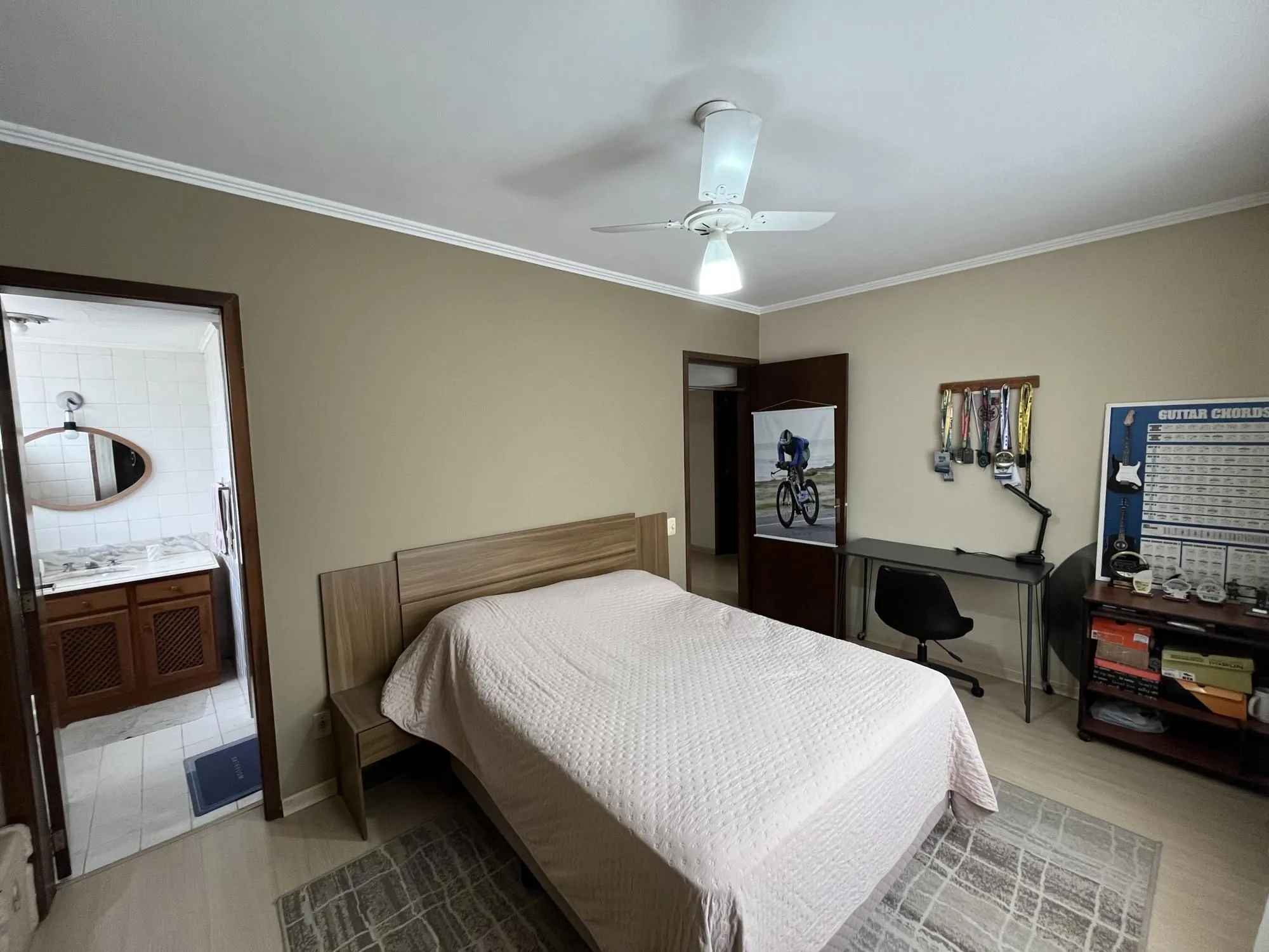 Imagem Apartamento de dois quartos com suíte no bairro Menino Deus em Porto Alegre