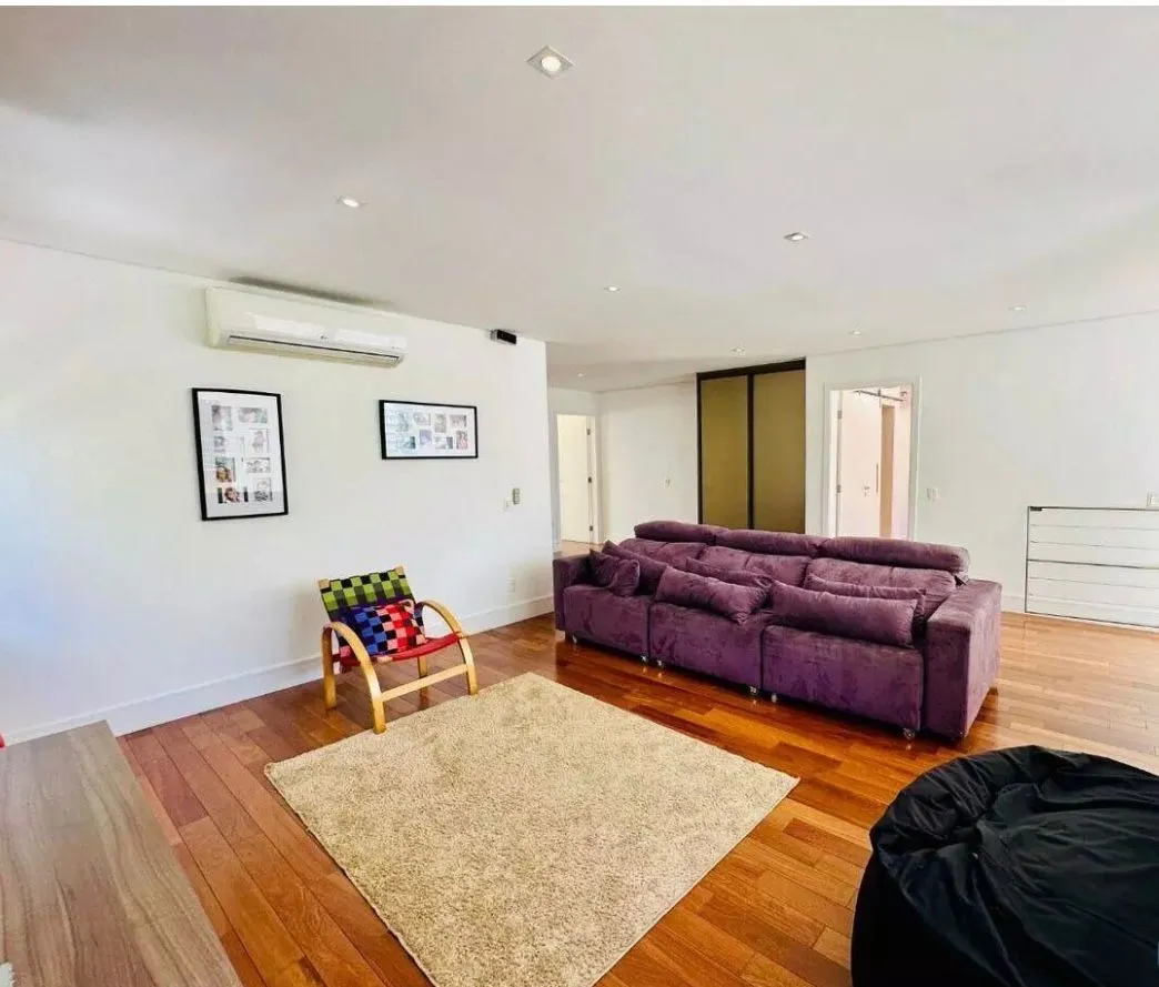 Imagem Sobrado de 683m² Mobiliado p/ VENDA OU LOCAÇÃO, Localizado no Alphaville Res. Zero - Barueri/SP!