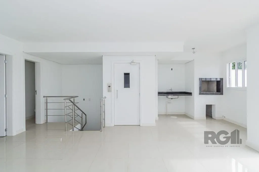 Imagem Excelente casa em condomínio de 251m² com 3 suítes e elevador!