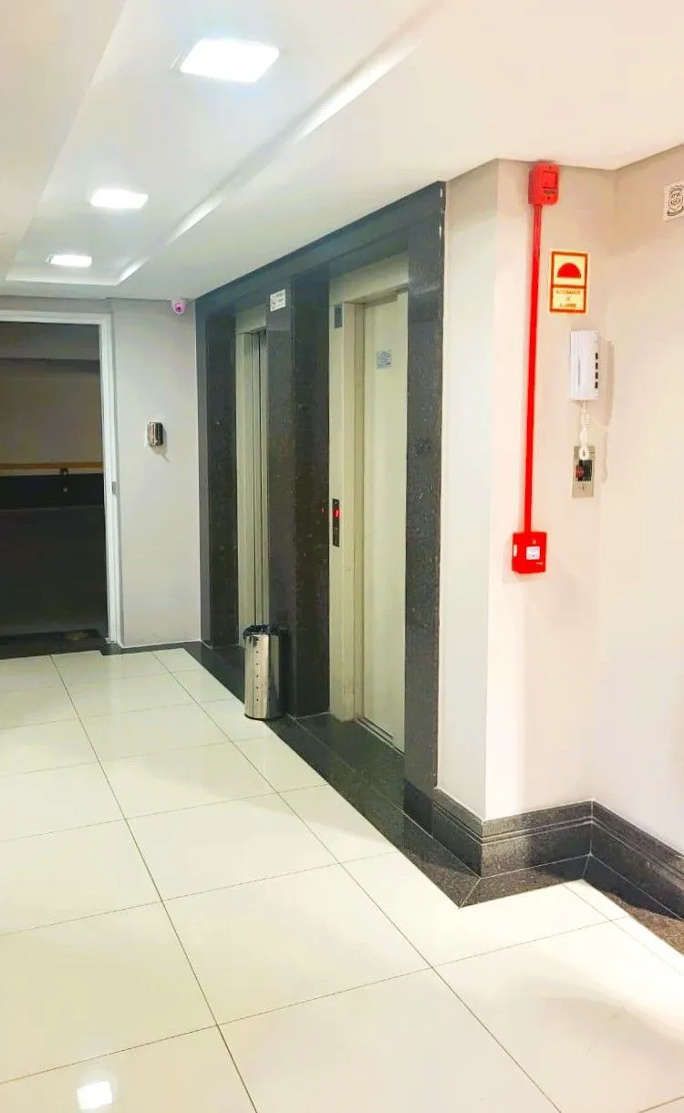 Imagem Ótima sala comercial com 1 vaga próximo a OAB