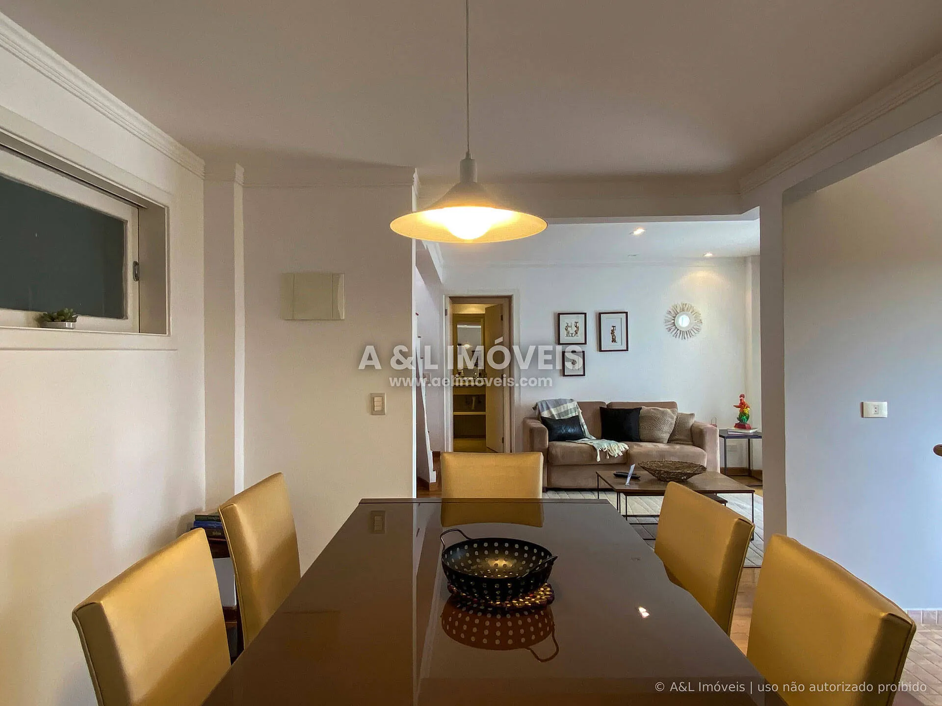 Imagem Duplex à venda em Campos do Jordão com 2 suítes e lareira