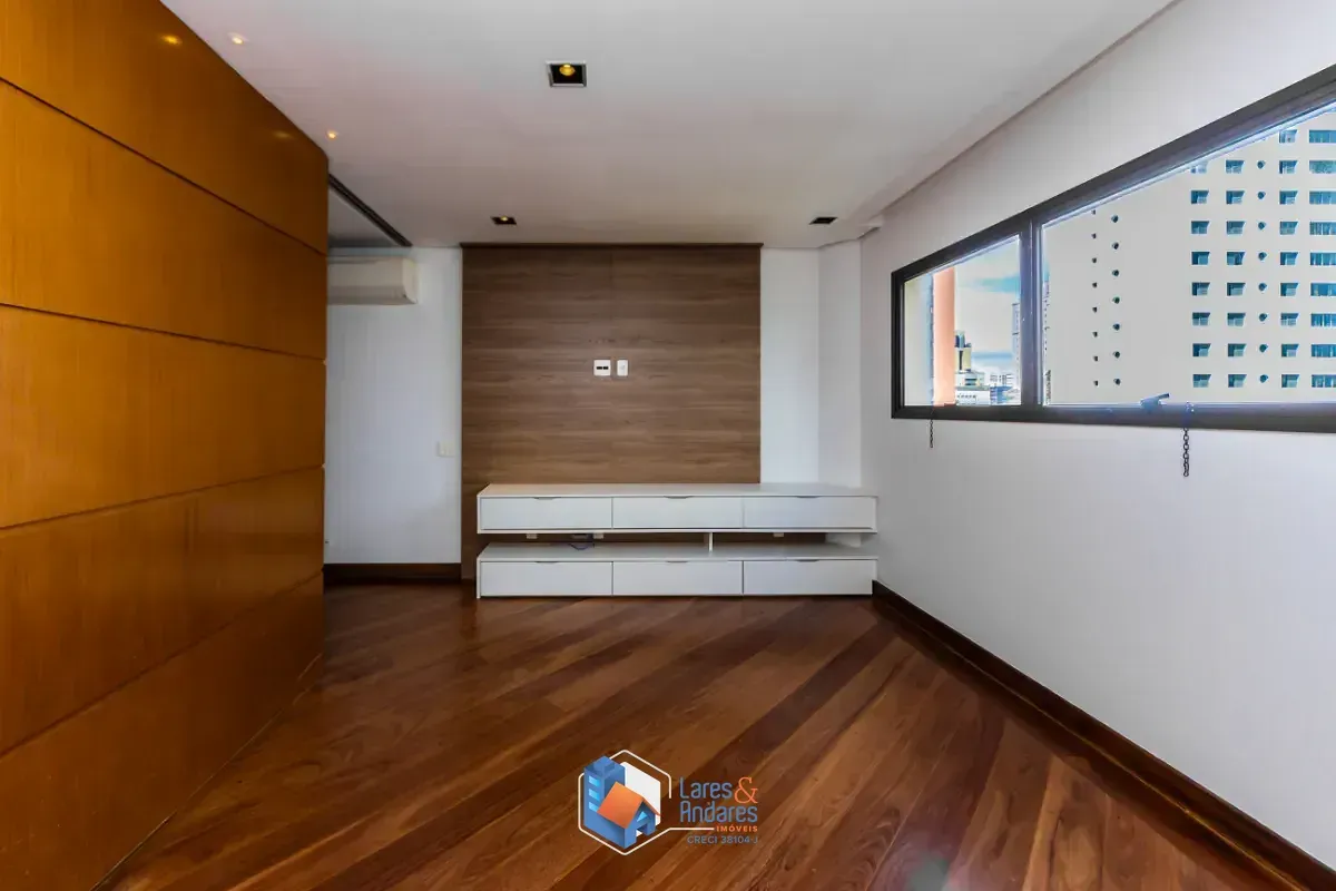 Imagem Duplex para venda em Indianópolis com 3 quartos, sendo 3 suítes, 198m²