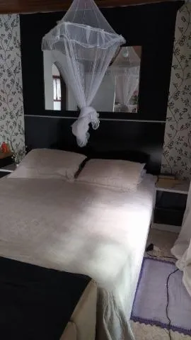 Imagem VENDA DE SOBRADO NO BARBOSAS, EM ARUJÁ/SP, 352m² com 5 quartos, 3 suítes. CONSULTE-NOS.