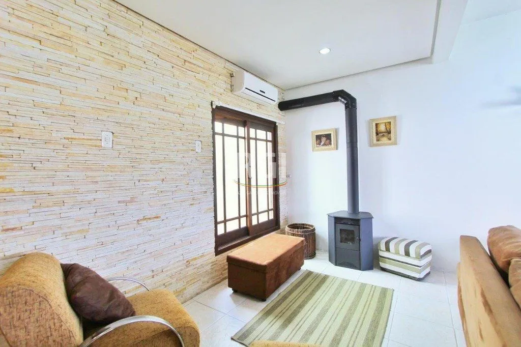 Imagem Casa para Venda - 260m², 5 dormitórios, sendo 2 suites, 4 vagas - Teresópolis