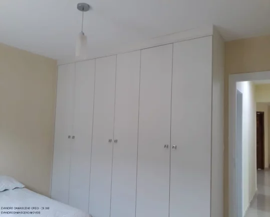 Imagem Casa de Alto Padrão em Condomínio à Venda em Camaçari-BA - 3 quartos, 1 suíte, 2 salas, 1 banheiro, 4 vagas, 130,00 m².