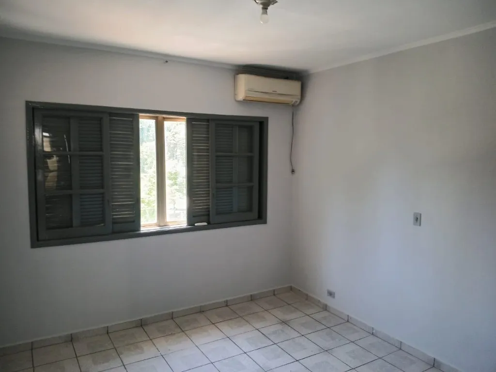 Imagem Imperdível Sobrado à Venda no Centro de Santo André-SP: 3 Quartos, 1 Suíte, 2 Banheiros, 2 Vagas, 214m²!