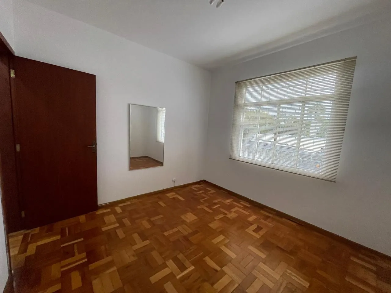 Imagem Terreno amplo com 690m², com duas casas construídas para moradia ou investyirdores!!