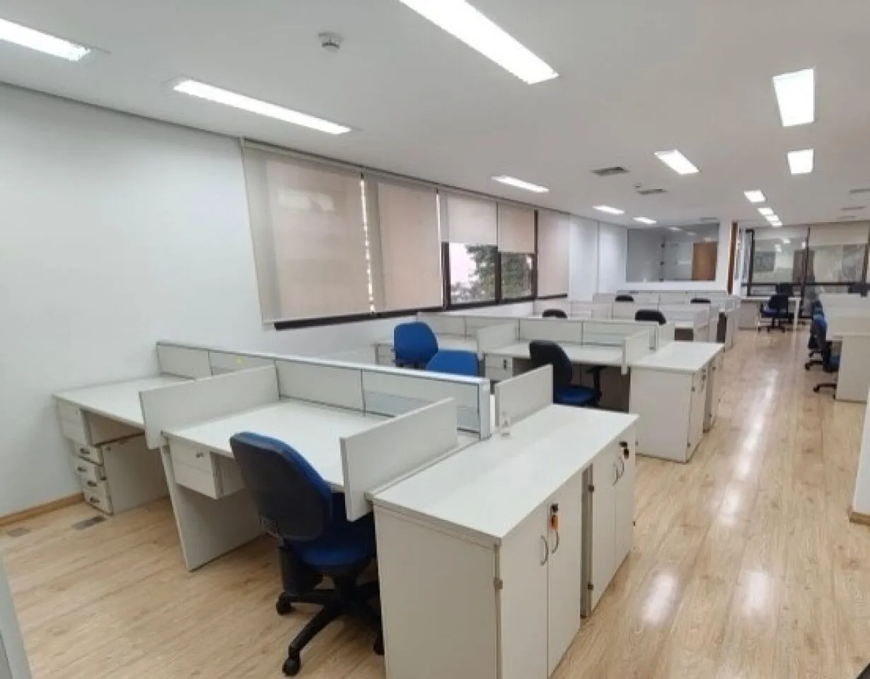 Imagem Sala comercial com 251m², para locação, com salas e vão livre, 6 vagas, na Vila Olímpia