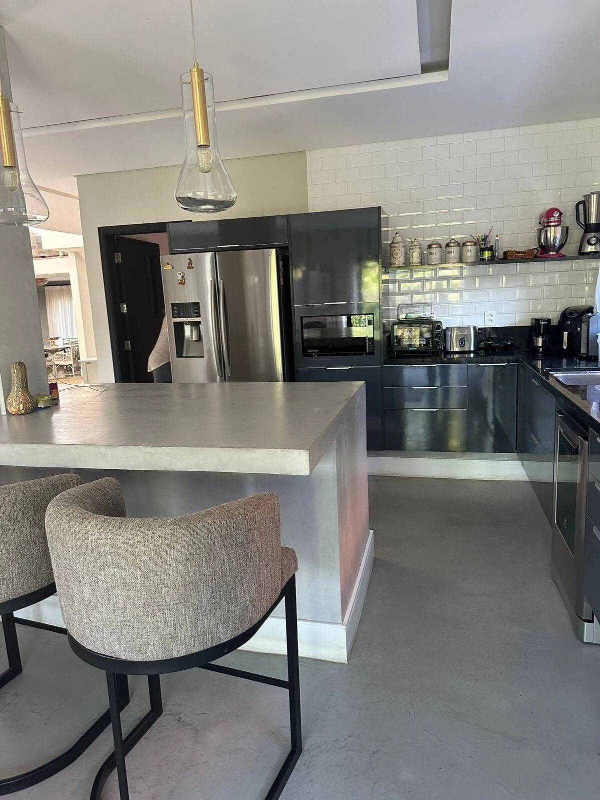 Imagem Sobrado de 403,80m² Localizado no Alphaville Residencial 2 em Barueri/SP!