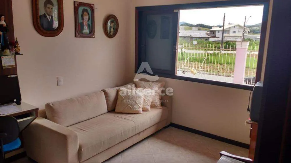 Imagem Casa à venda com 3 quartos, 1 suíte, com 144,98m² em Santo Amaro da Imperatriz - Palhoça/SC