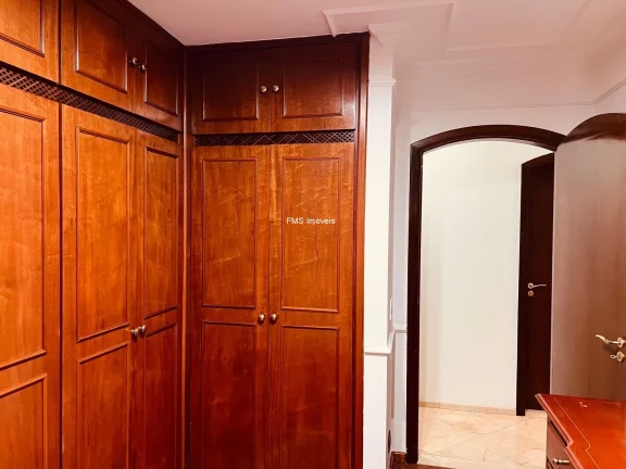 Imagem Apartamento à venda em São Paulo-SP, Campo Belo, 3 quartos, 1 suíte, 1 sala, 3 vagas, 280m² de área.