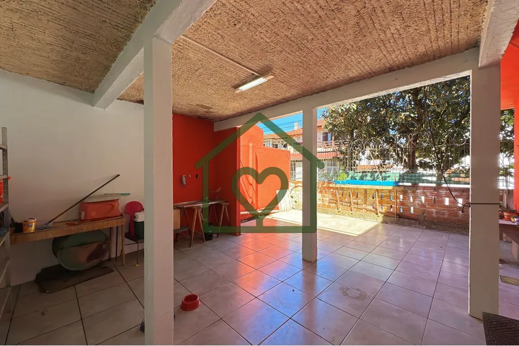 Imagem Casa de esquina com 3 dormitórios e 155m2 privativos no Jardim Vila Nova (bairro Vila Nova), terren...