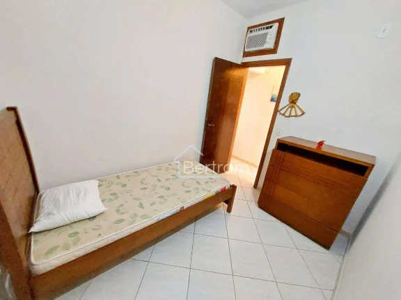 Imagem Apartamento com 2 dormitórios de Frente para a Praia