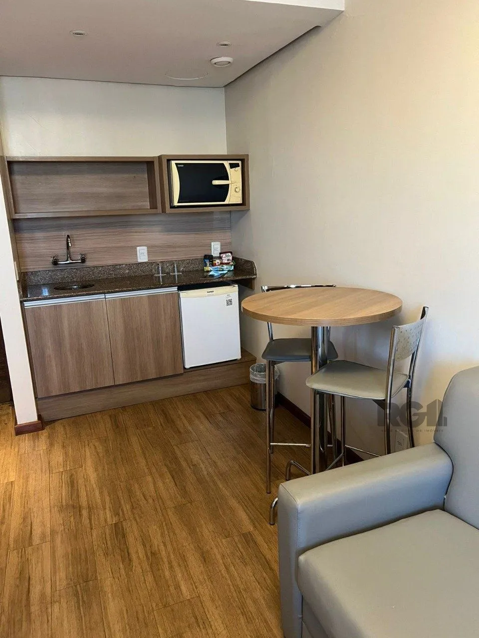 Imagem Flat semimobiliado, uma vaga, no bairro Praia de Belas em Porto Alegre