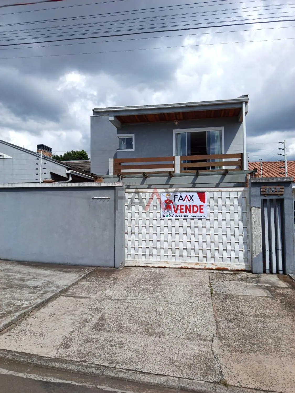 Sobrado à venda com localização privilegiada, VILA CARLI, GUARAPUAVA - PR