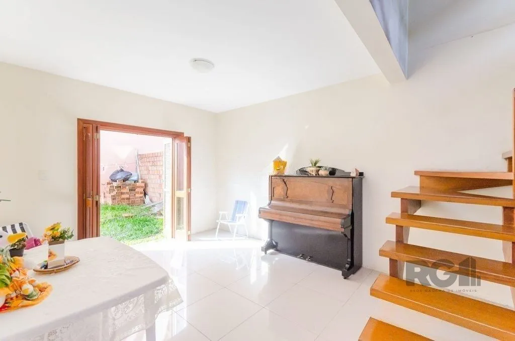 Imagem Casa em Condomínio, 166m² - 3 dormitórios, 2 vagas no bairro Guarujá
