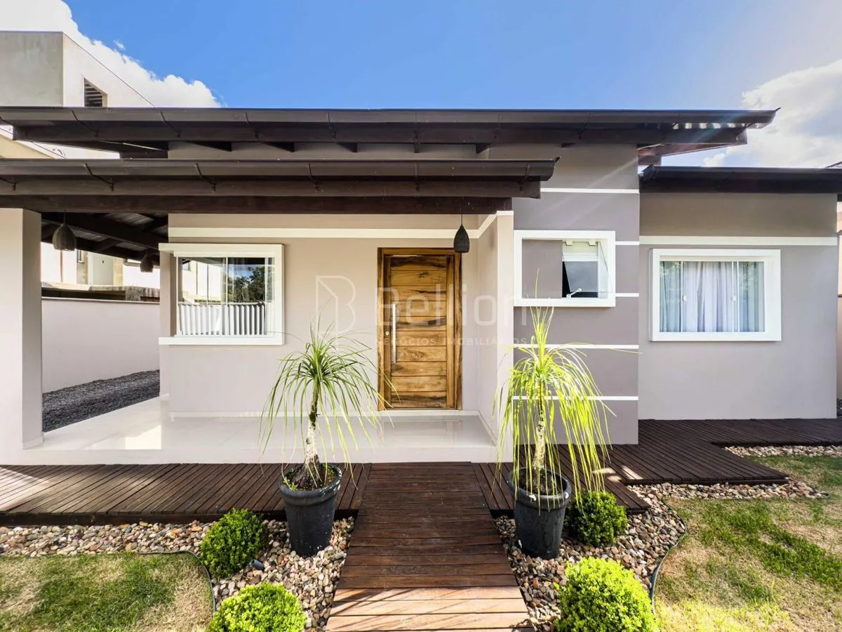 Imagem Casa com suíte no centro de Rodeio
