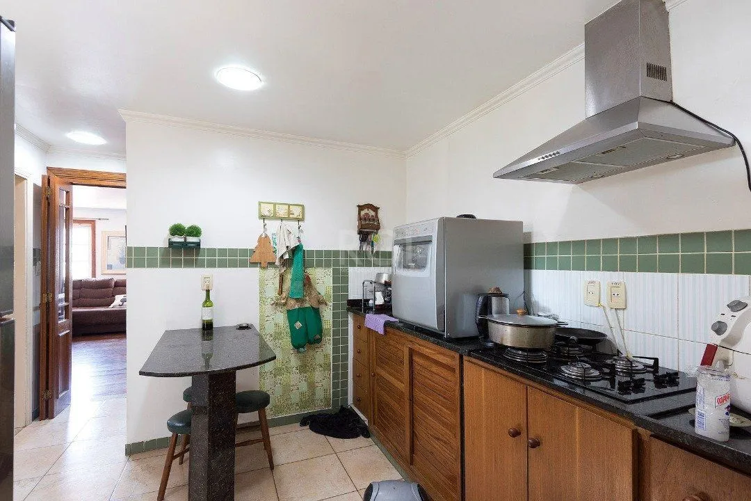 Imagem Casa para Venda - 320m², 5 dormitórios, sendo 2 suites, 3 vagas - Tristeza