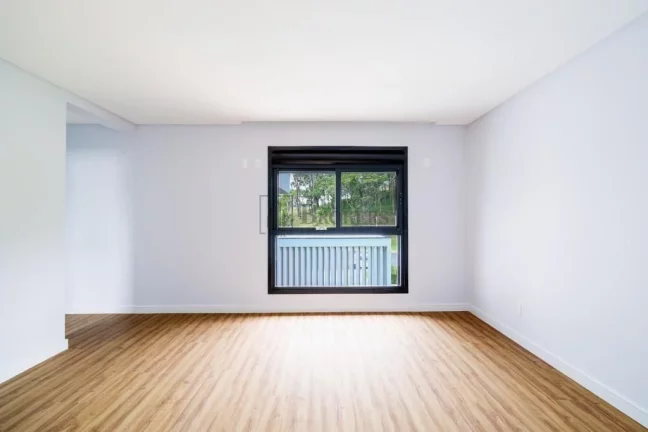 Imagem Casa com 4 suítes e 4 vagas à venda no condomínio Caledônia em Camboriú/SC