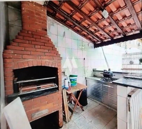 Imagem Casa Isolada à Venda com 3 Dormitórios e Piscina no Bairro Bom Retiro em Santos/SP