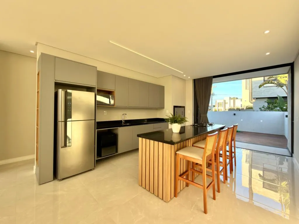 Imagem Casa em Condominio 4 Dormitórios - Bairro --