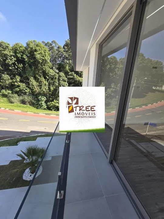 Imagem VENDA DE SOBRADO DE ALTO PADRÃO NO CONDOMÍNIO REAL PARK, EM ARUJÁ/SP, 345m² com 4 suítes, suíte máster com hidro, área gourmet e piscina. CONSULTE-NOS