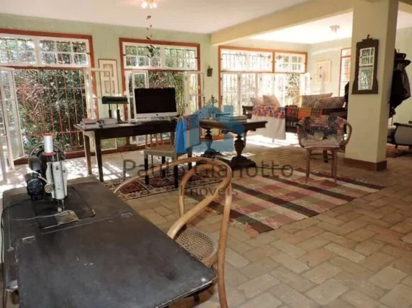 Imagem Casa à venda - Estilo, charme e privacidade em 2 Lotes!