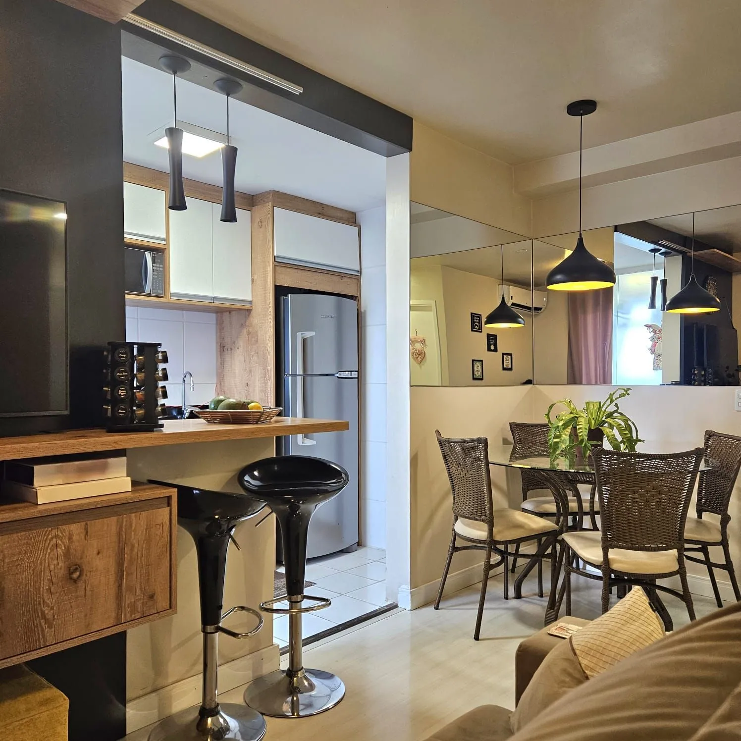 Imagem apartamento de 02 dormitórios com sacada e garagem