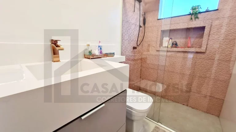 Imagem CASAL IMÓVEIS VENDE CASA CONJ ITORORO 3 SUÍTES + 2 VGS PORTEIRA FECHADA