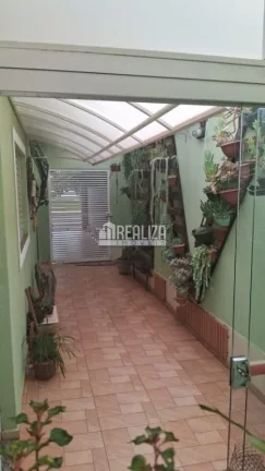 Imagem Casa de 3 quartos com piscina aquecida e energia fotovoltaica no Condomínio Vanice Andrade, no bairro Vila Arquelau.