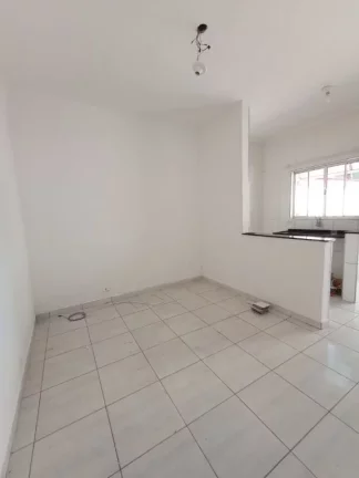 Imagem Oportunidade única! Casa com 2 quartos, totalmente reformada, em bairro nobre, perto de tudo que você precisa. Não perca essa chance! á venda na Imobiliaria Consulte Imoveis.