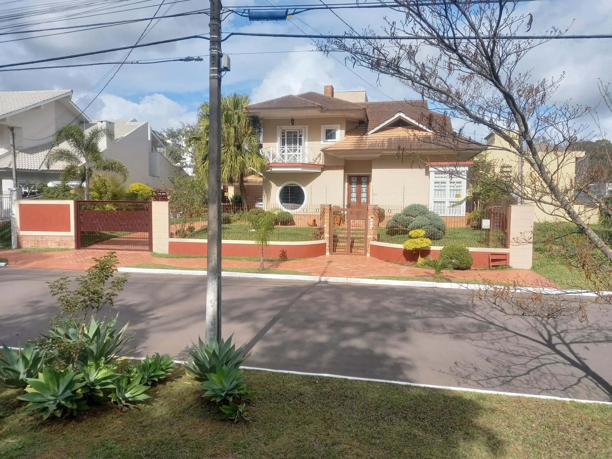 Imagem Excelente sobrado 242m²/3dormitórios/Moinhos de Vento/Canoas