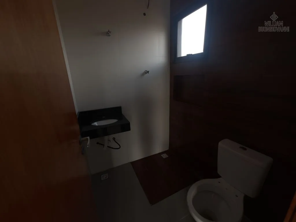 Imagem CASA SOBREPOSTA EM CONDOMÍNIO NA PRAIA GRANDE | ENTRADA A PARTIR DE R$ 6 MIL!