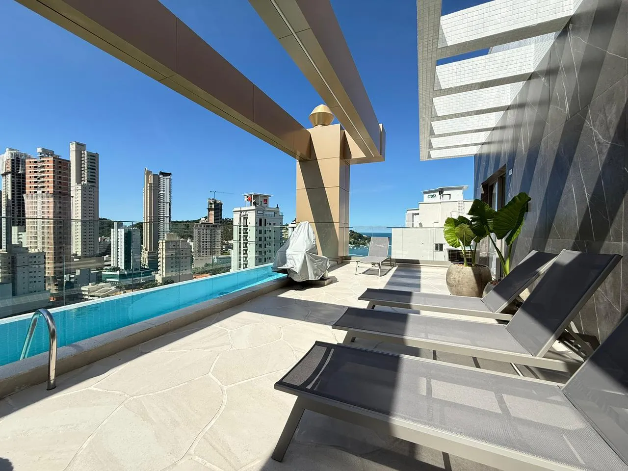 Imagem Apartamento com vista para o mar à venda com 105m2 por R$ 3.000.000,00