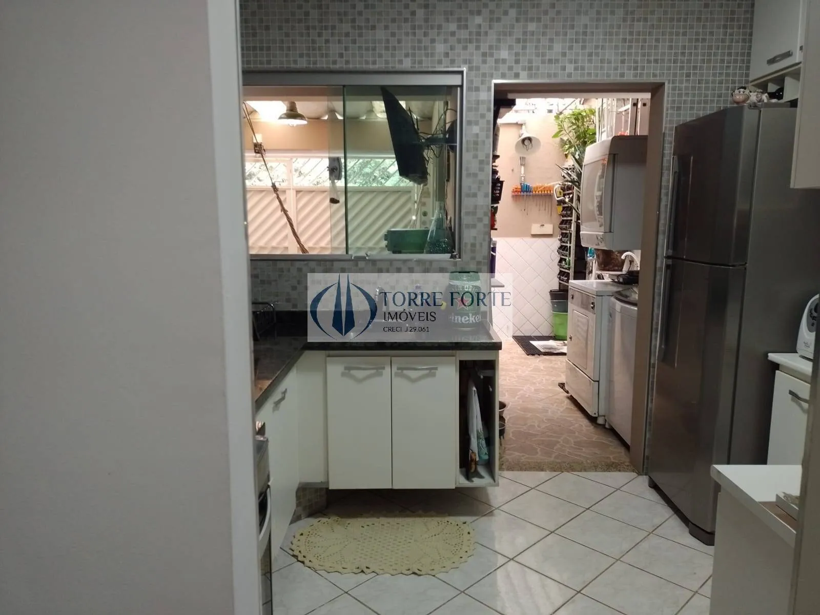 Imagem linda casa 3 dormitórios, com 2 vagas em ótima localização