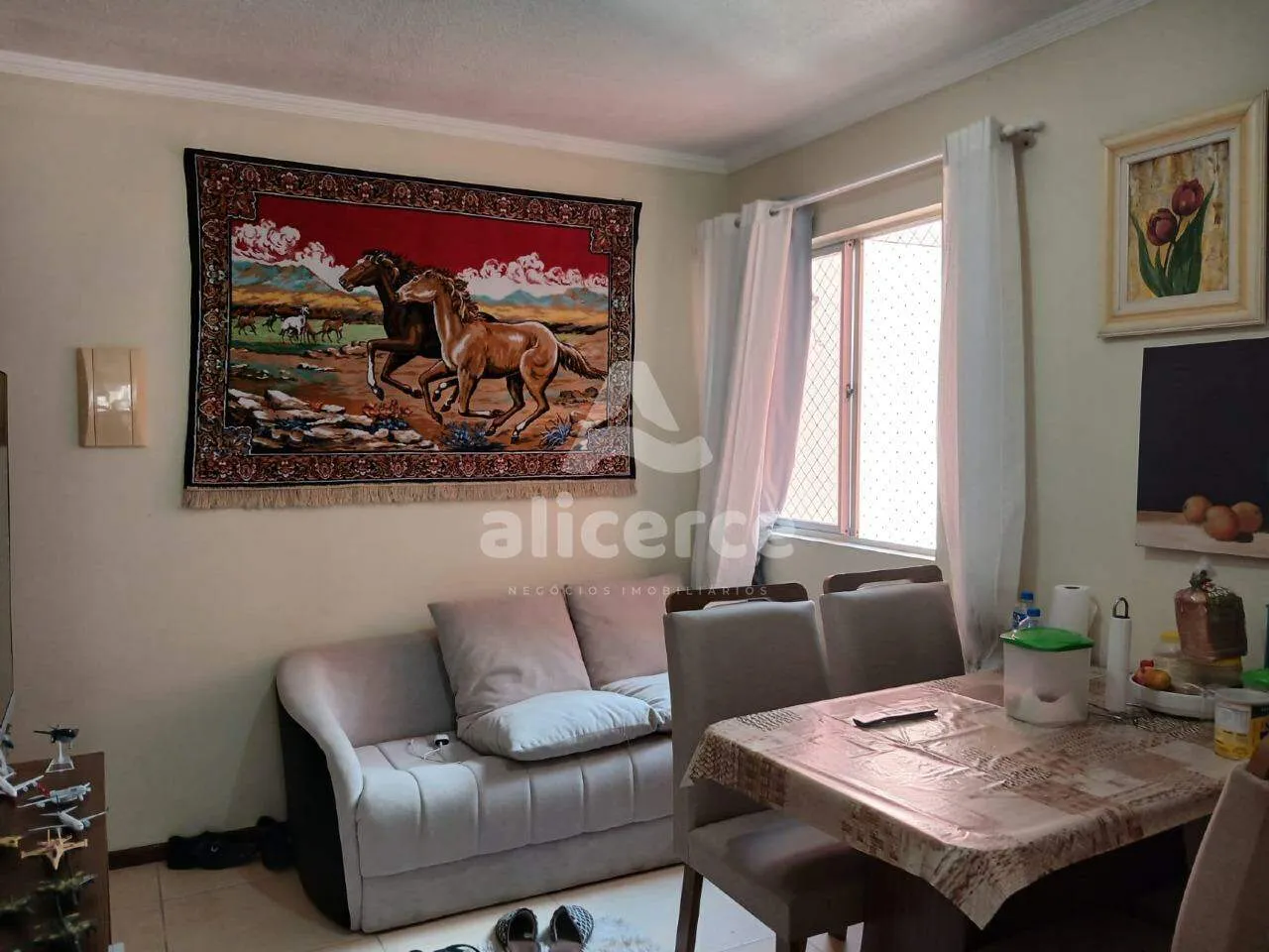 Imagem Apartamento reformado, sol da manhã, com 2 dormitórios no Real Parque