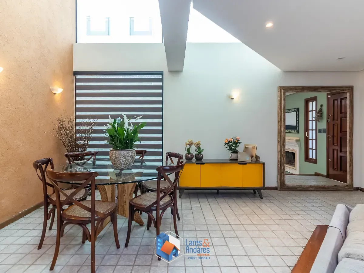 Imagem Sobrado para venda em Saúde com 4 quartos, sendo 4 suítes, 220m²