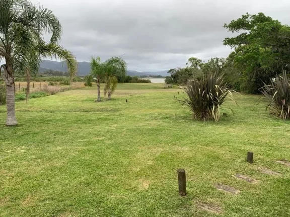 Imagem Casa Espaçosa com Vista para Lagoa em Ibiraquera, Imbituba-SC