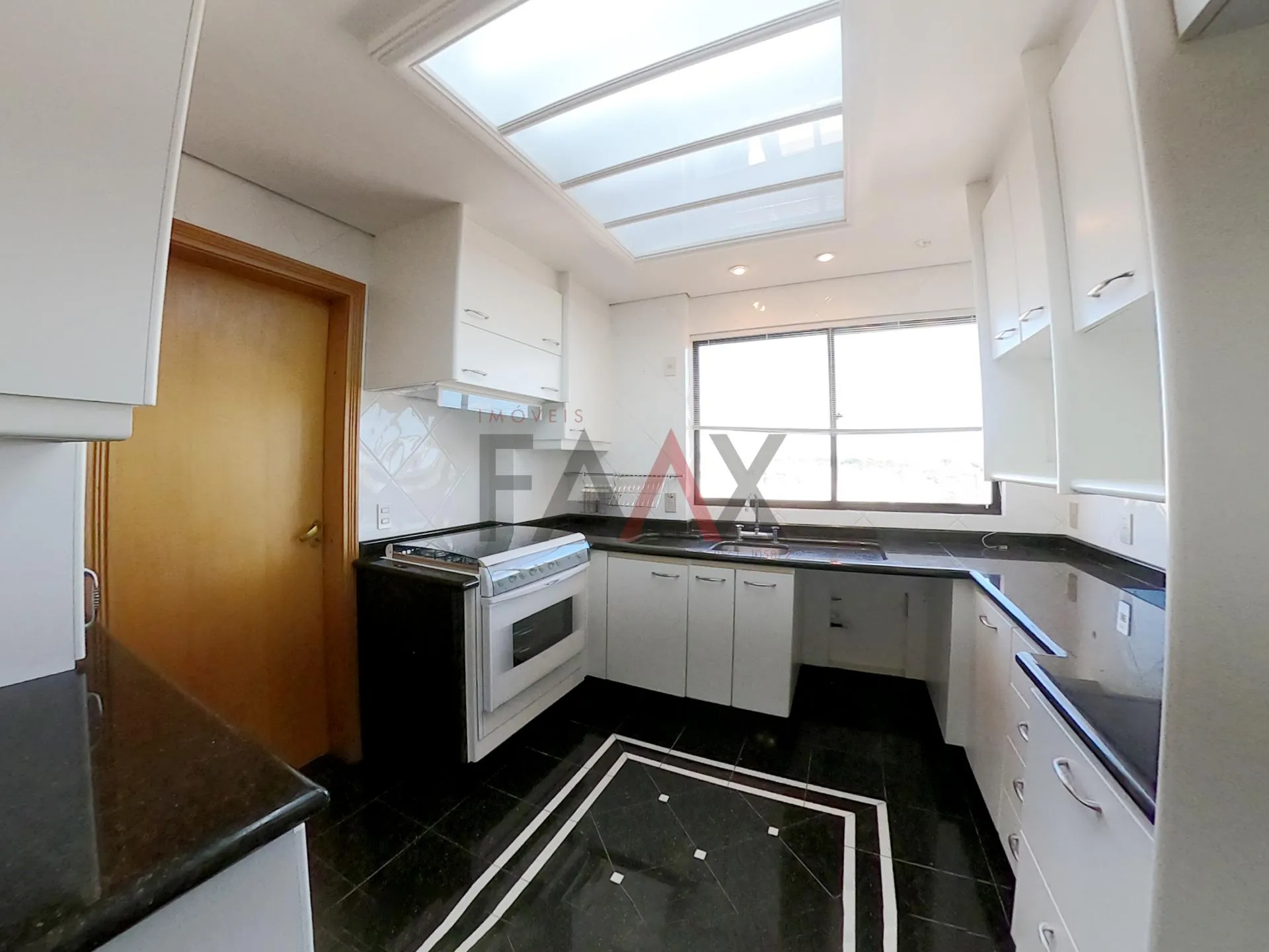 Imagem Apartamento à venda no centro ao lado da Catedral em Guarapuava - PR