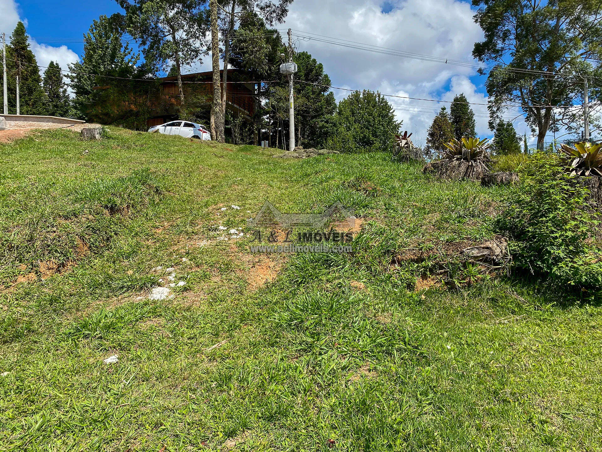 Imagem Terreno à venda em Campos do Jordão - Em loteamento de alto padrão
