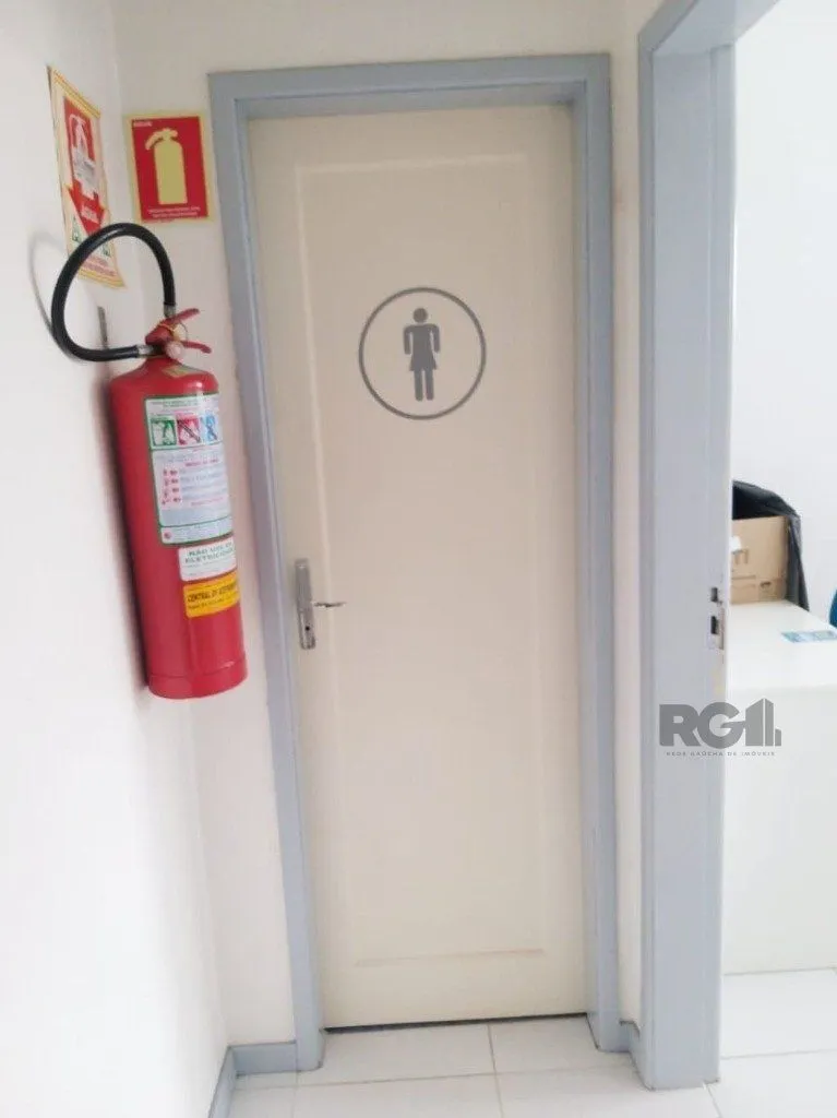 Imagem Casa comercial com 12 dormitórios no bairro Teresópolis