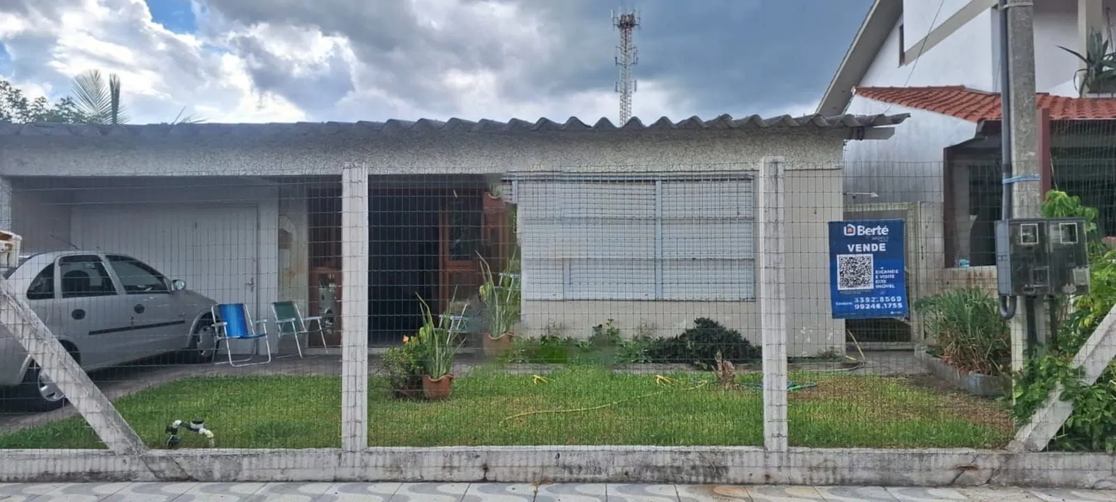 Imagem Casa no centro de Tramandaí com 3 dorm, 2 banh + edícula completa, garagem 2 carros com churrasqueira, próxima à Av. Fernandes Bastos.