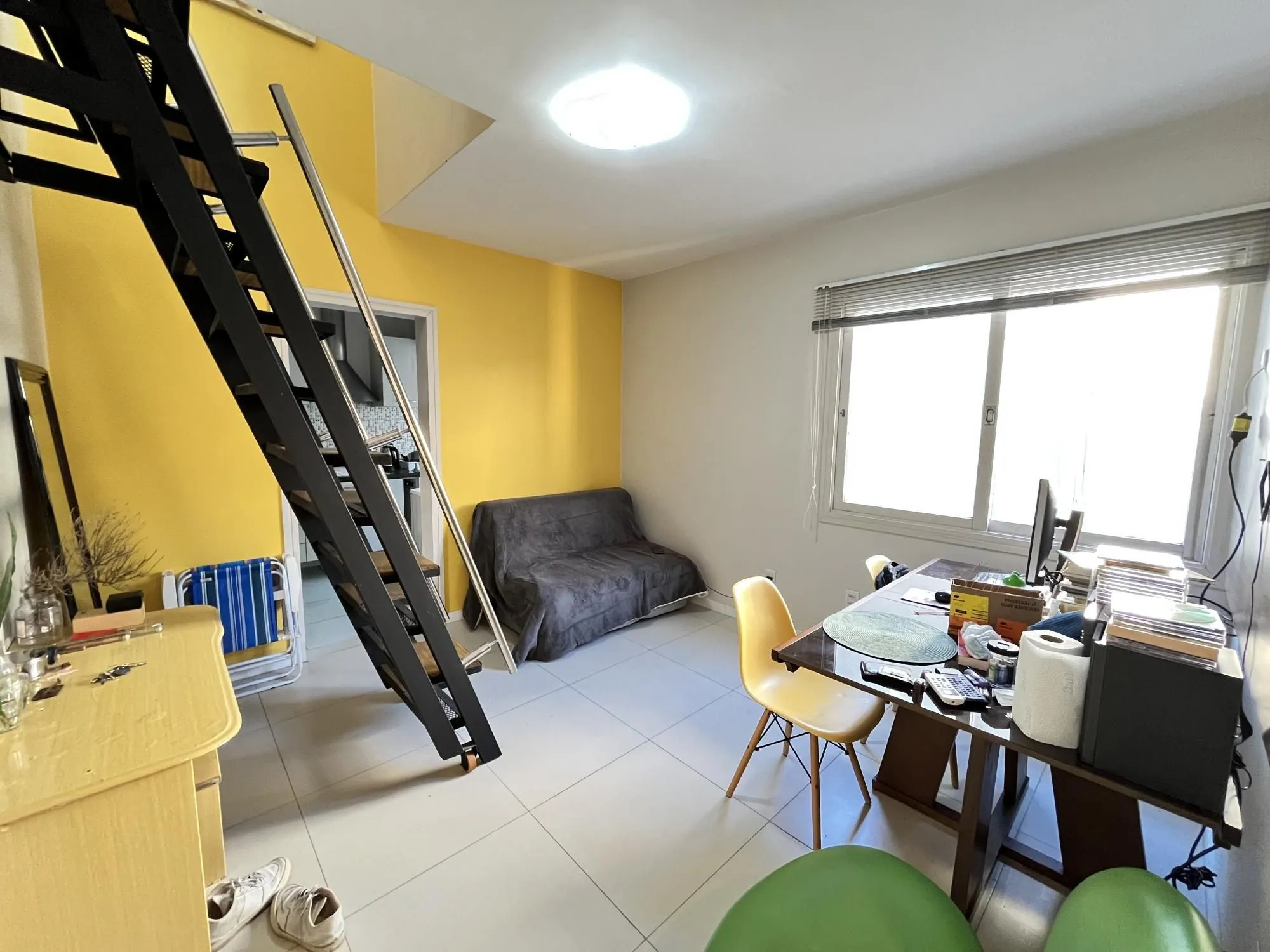 Imagem Apartamento de 2 quartos, suíte e 1 vaga de garagem no bairro Santana em POA/RS
