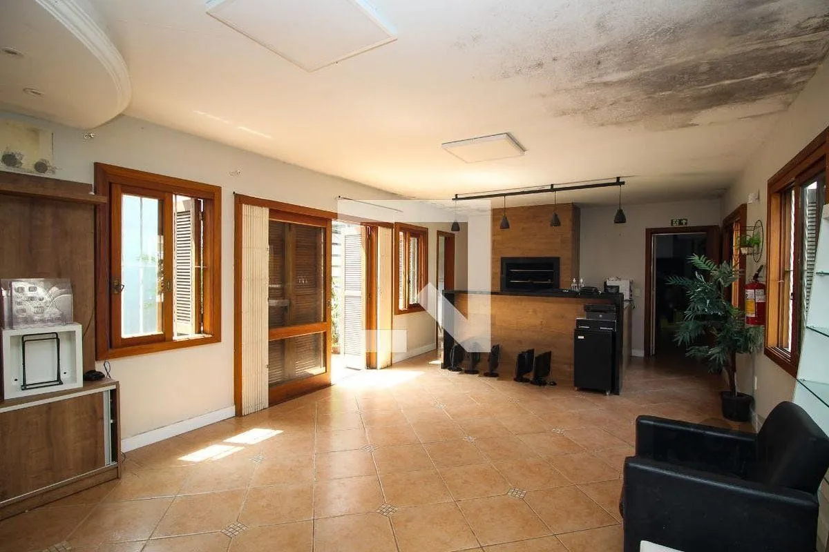 Imagem Casa 4 dormitórios à venda Partenon Porto Alegre/RS