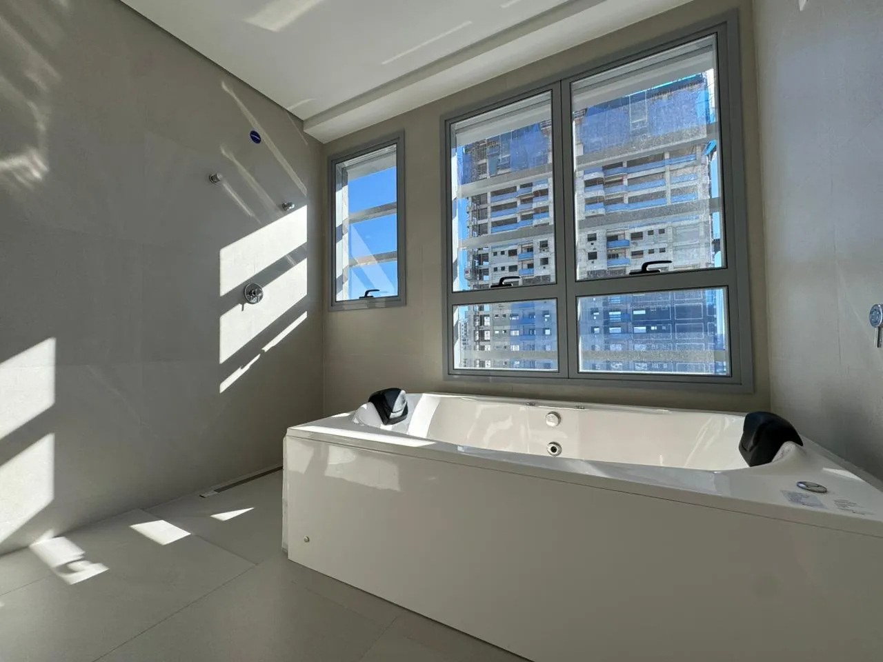 Imagem Apartamento com vista para o mar à venda com 171m2 por R$ 5.650.000,00
