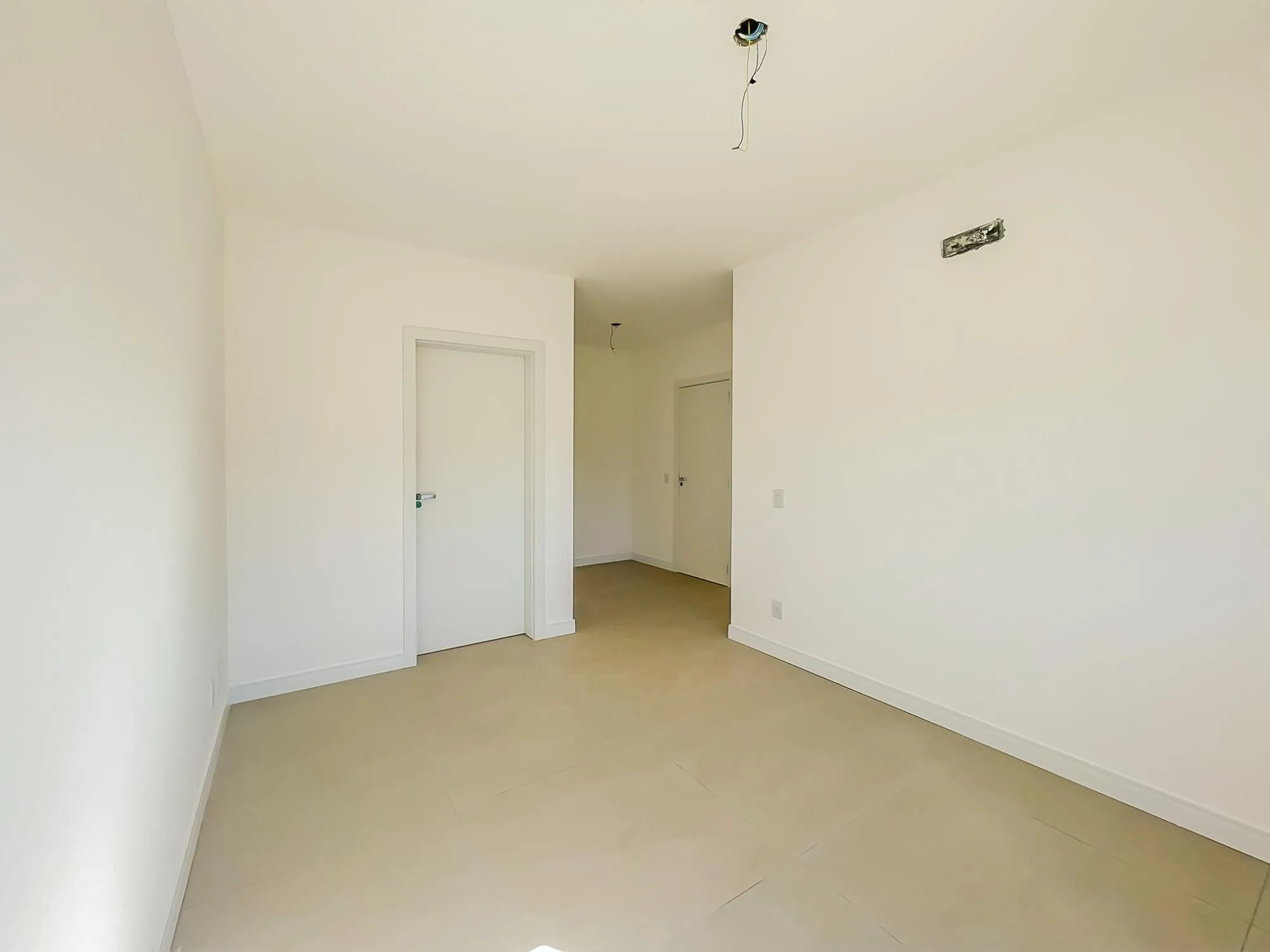 Imagem Casa térrea com 100m² privativo, em condomínio fechado na Estrada Jorge Pereira Nunes