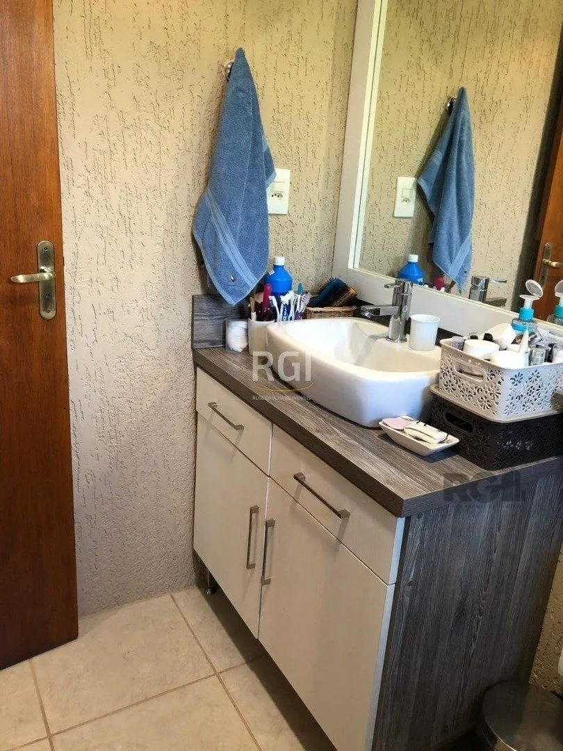 Imagem Casa residencial de 3 dormitórios sendo um uma suíte localizada no bairro Guarujá.