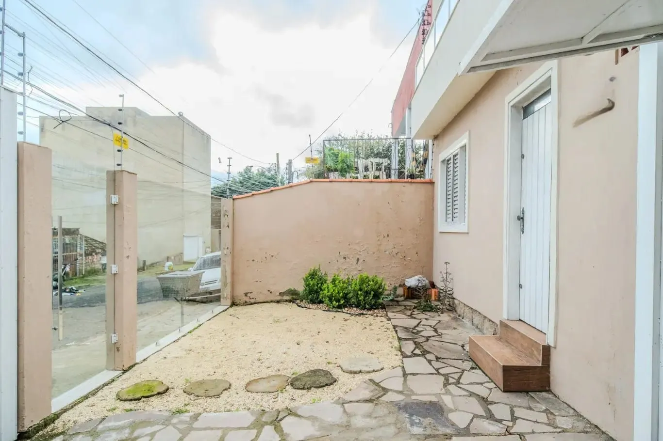 Imagem Casa de 3 dormitórios à venda em Santa Tereza, Porto Alegre.